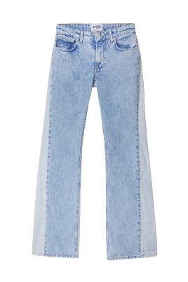 Lågt skuren utsvängda jeans i
