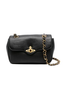 black-leather-chain-strap-flap-bag