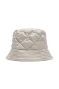 chapeau-matelasse-en-nylon