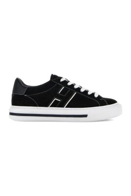 chaussures-plates-noires-a-lacets