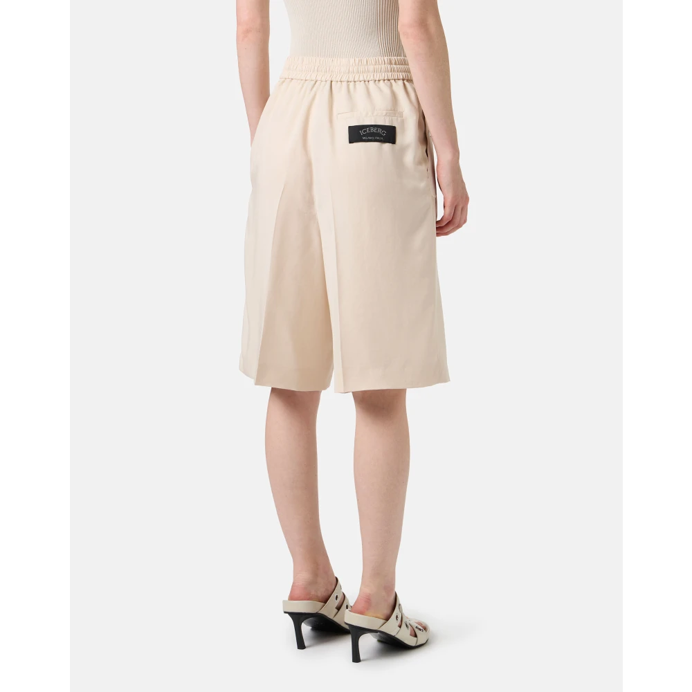 Iceberg Poederkleurige comfort fit Bermuda shorts van vloeiende Tencel-stof Beige Dames