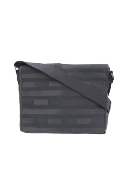 pre-owned-canvas-shoulder-bags