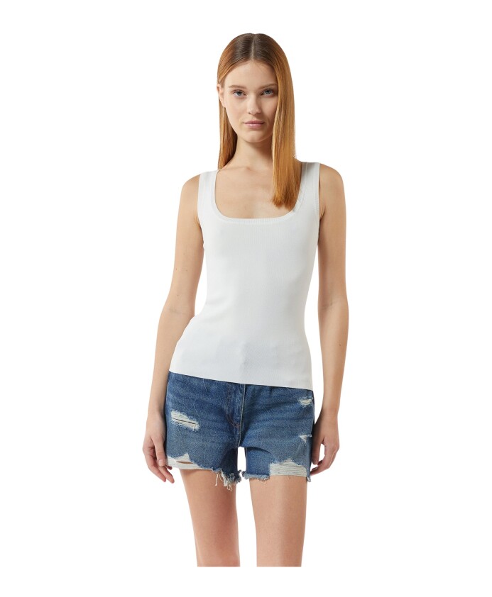 haut-en-tricot-avec-encolure-carree