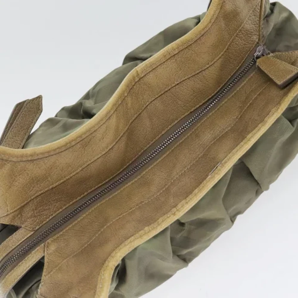 Burberry Vintage Pre-owned Nylon shoulder-bags Gray Dames