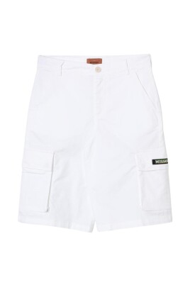 white-cargo-shorts-with-patch