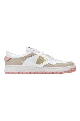 sneakers-en-cuir-avec-bout-rond-perfore
