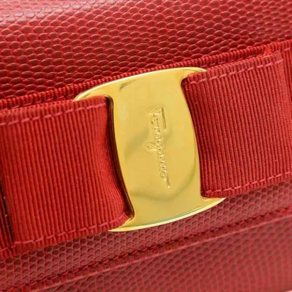 Salvatore Ferragamo Pre-owned Leather clutches Red Dames