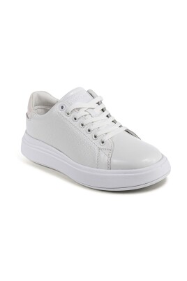 white-leather-sneaker-with-sleek-detailing