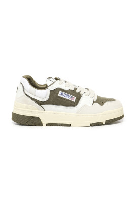 sneakers-blanches-avec-accents-verts