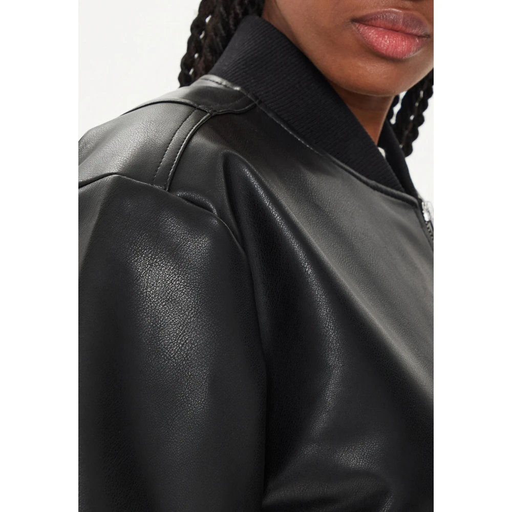 Calvin Klein Jeans Zwarte Bomberjack Stedelijke Stijl Black Dames