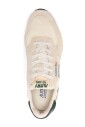 sneakers-beige-pour-un-look-elegant
