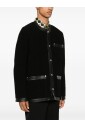 veste-minimaliste-en-tweed-boucle-avec-finitions-en-cuir
