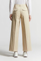 pantalon-leger-en-gabardine-de-coton-stretch