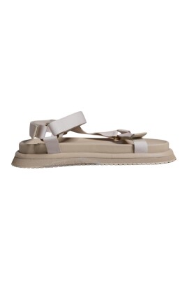 beige-laederremssandaler-med-gummi