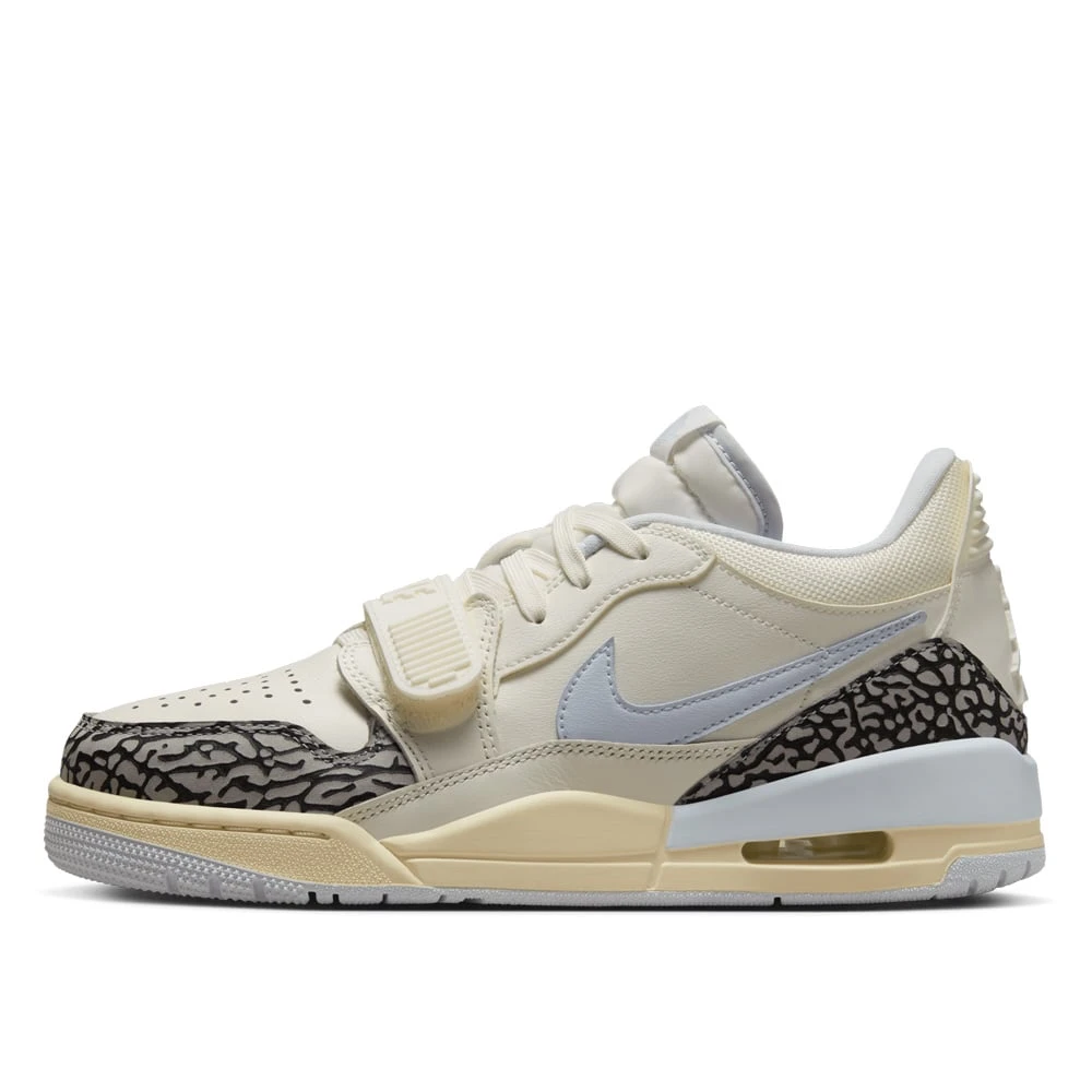 Jordan - Shoes > Sneakers - Beige - Jordan - Modalova