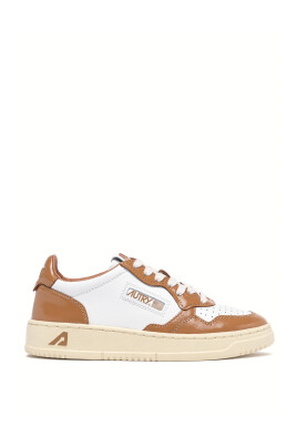 bimaterial-lader-och-lack-sneakers