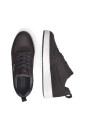 sneakers-noires-au-style-moderne