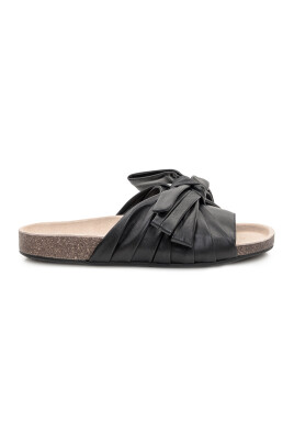 sandalette-en-cuir-pour-un-look-estival-elegant
