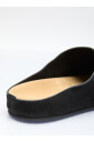 mules-en-daim-avec-bout-rond