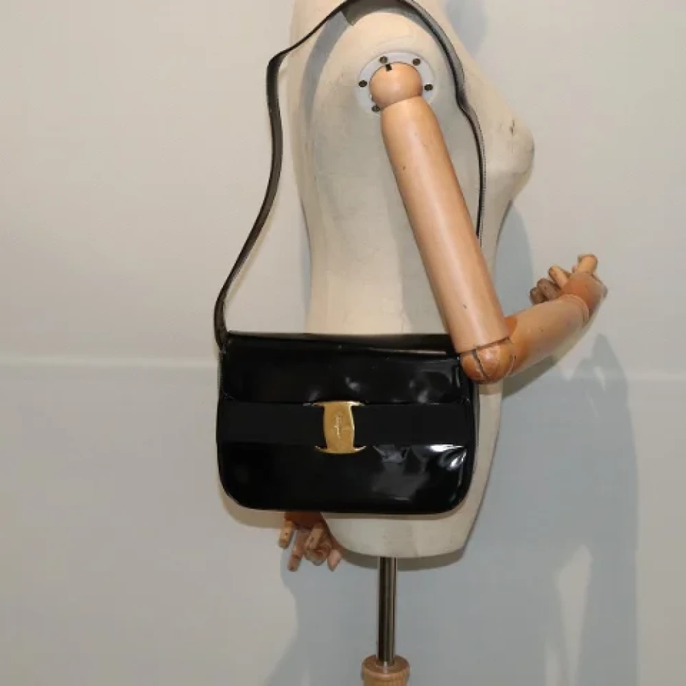 Salvatore Ferragamo Pre-owned Leather crossbody-bags Black Dames