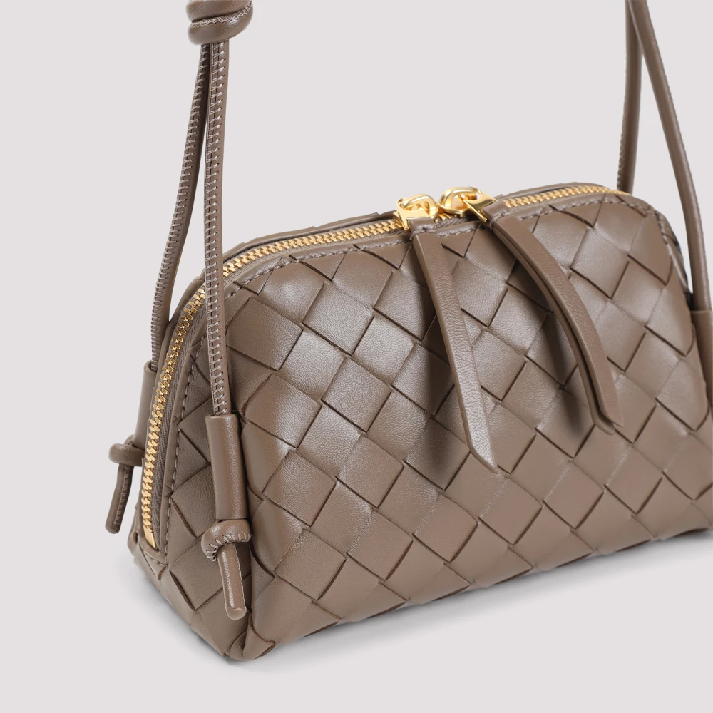 Bottega Veneta Bruine Leren Clutch Elegante Gouden Hardware Brown Dames