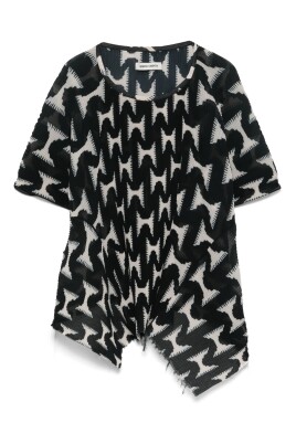 black-pleated-blouse-with-thumb-hole