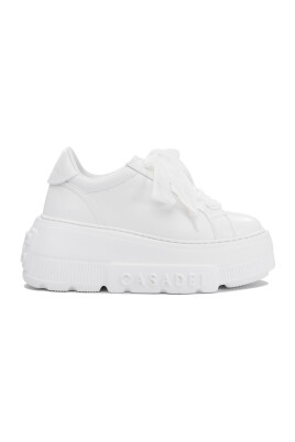 white-sneakers-for-women-stylish-comfort