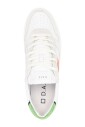 baskets-blanches-avec-logo-patch