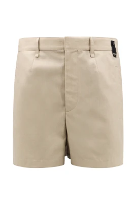 Ullshorts med fickor
