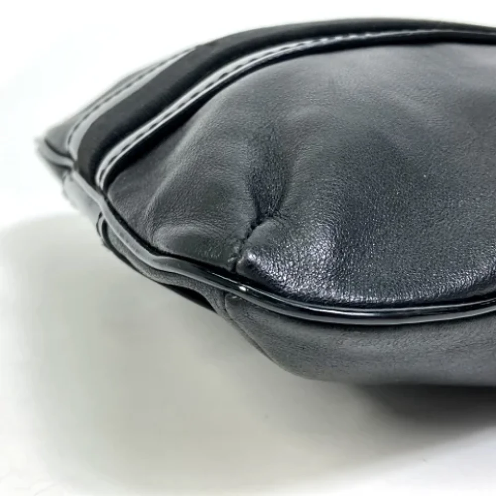 Salvatore Ferragamo Pre-owned Fabric shoulder-bags Black Dames