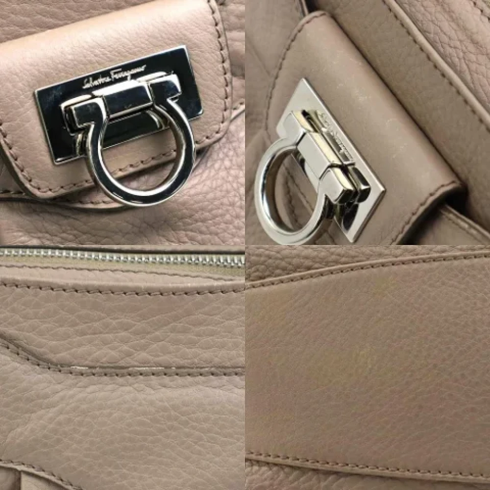 Salvatore Ferragamo Pre-owned Leather shoulder-bags Beige Dames