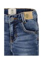 jean-en-denim-souple-et-ajuste