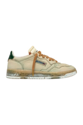 sneakers-en-cuir-blanc-vert-perfore