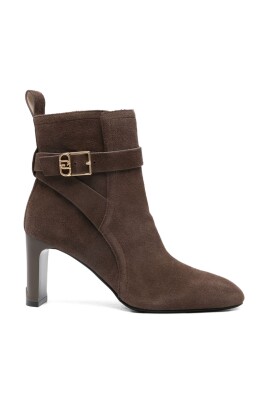 chic-ankle-boots-in-brown