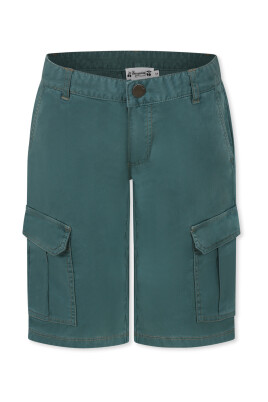 green-casual-shorts-with-cargo-pockets