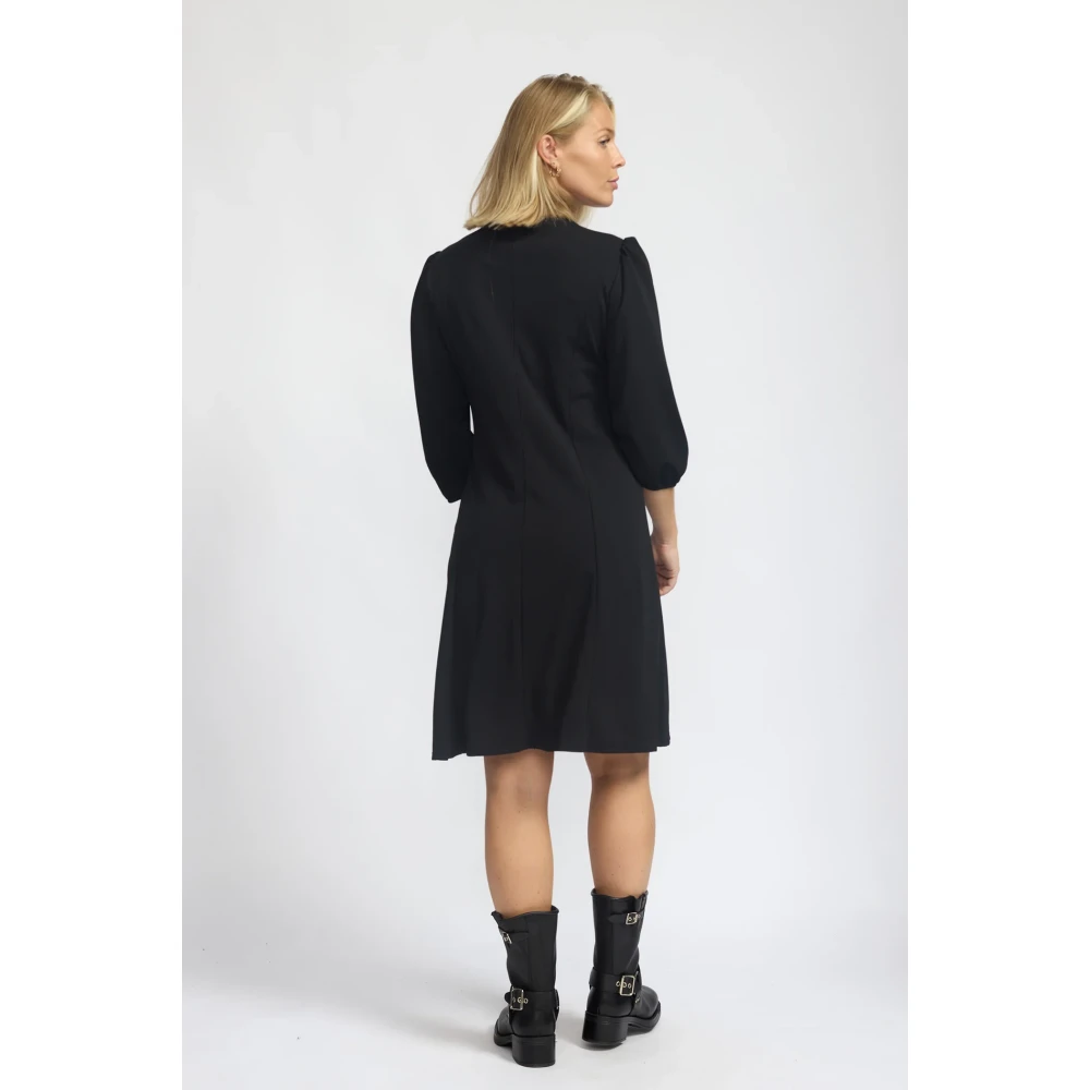 2-Biz Elegante Zwarte Jurk met V-Hals Black Dames