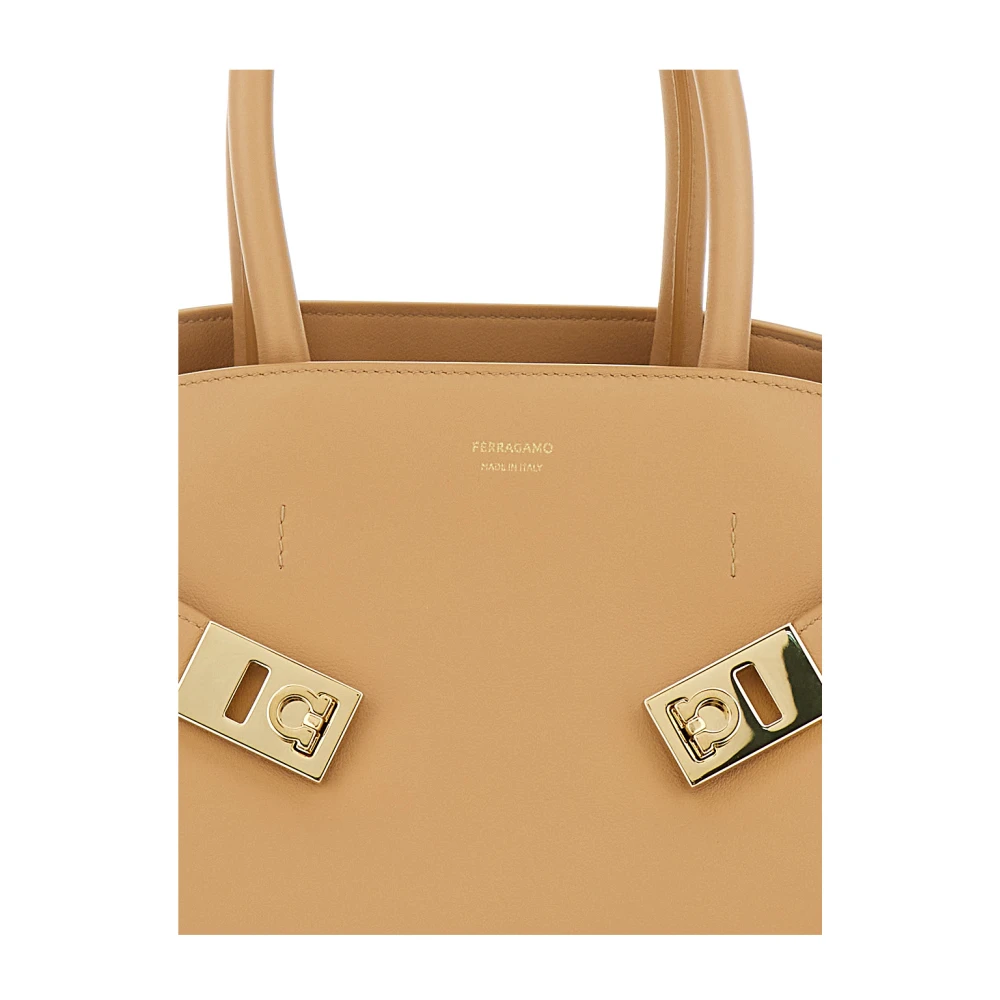 Salvatore Ferragamo Beige Handtas met Gancini Gesp Sluiting Beige Dames