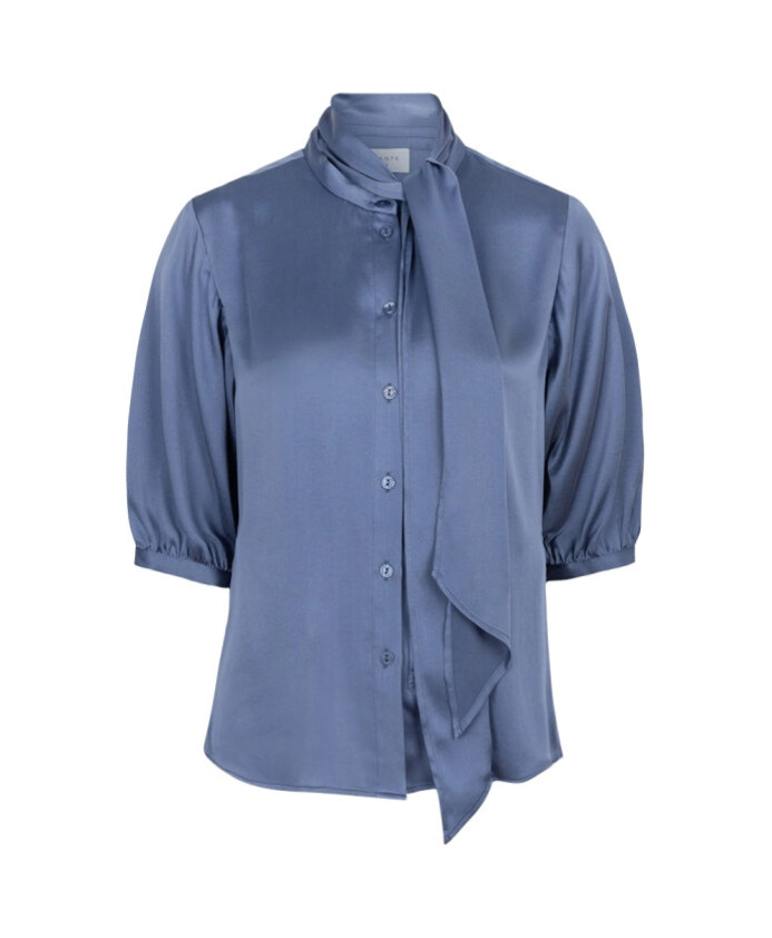 blouse-en-soie-bleu-tempete-avec-dos-en-georgette