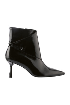 sandy-ankle-boots-with-modern-twist
