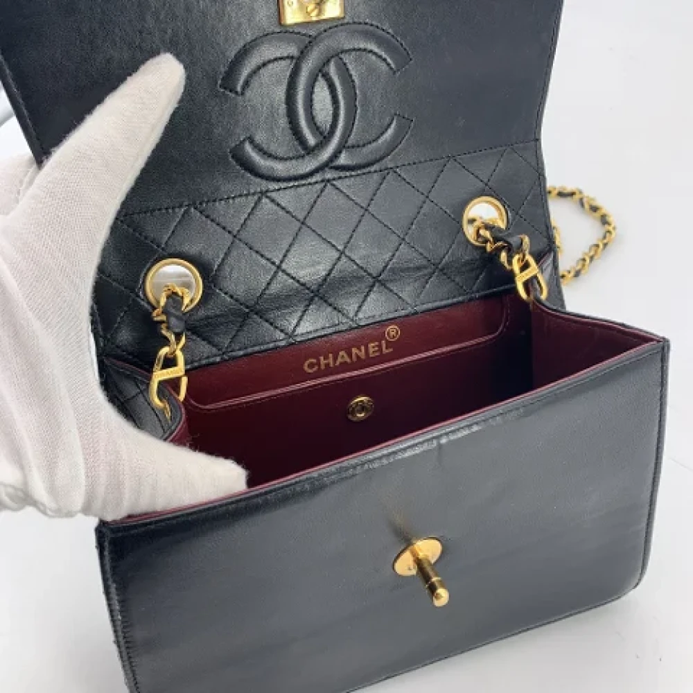 Chanel Vintage Pre-owned Leather crossbody-bags Black Dames