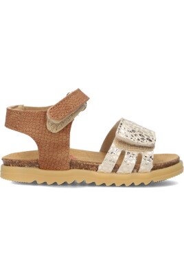 schattige-cognac-sandalen-voor-kinderen