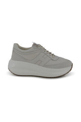 sneaker-blanche-en-cuir-avec-memoire-de-forme