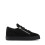 sneakers-noires-en-daim-elegantes-et-fermees