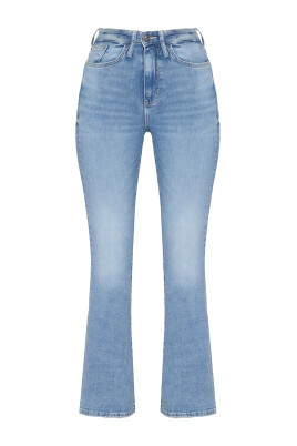 jeans-polyvalents-et-tendance-pour-des-looks-elegants