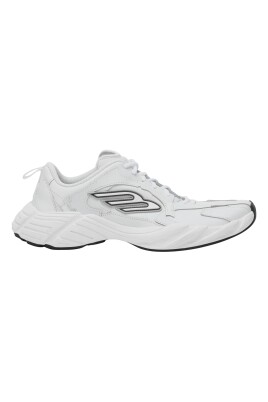 low-top-sneaker-in-trendy-style