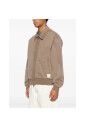 veste-marron-avec-fermeture-eclair-et-ecusson