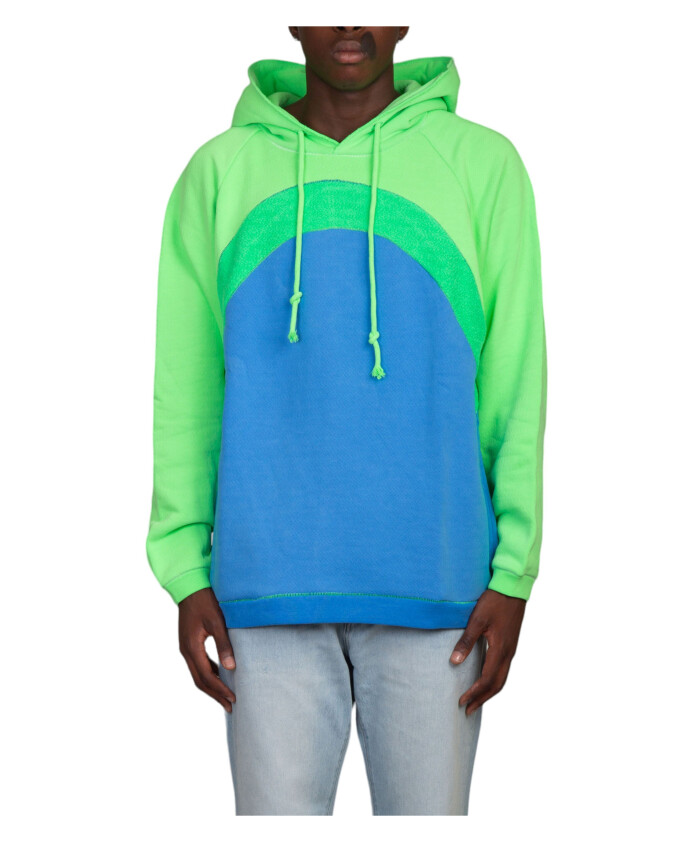 sweat-a-capuche-rainbow-bleu-pour-un-look-colore