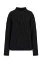 pull-noir-avec-details-perles