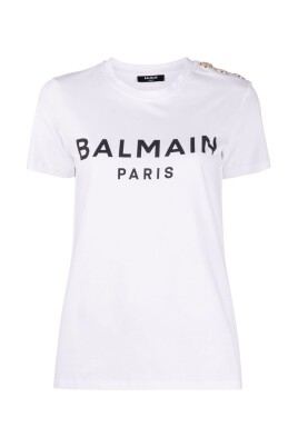 t-shirt-blanc-a-logo-imprime-et-boutons-decoratifs