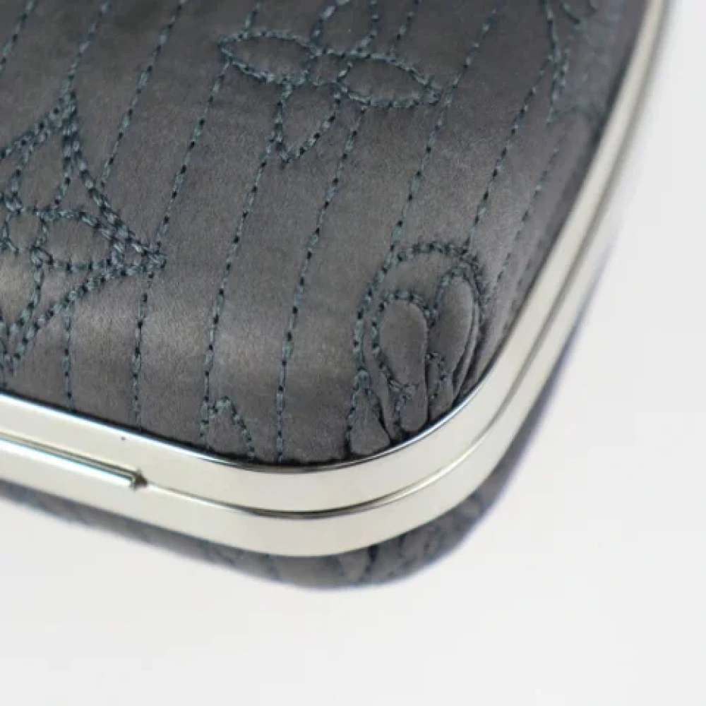 Louis Vuitton Vintage Pre-owned Fabric clutches Gray Dames
